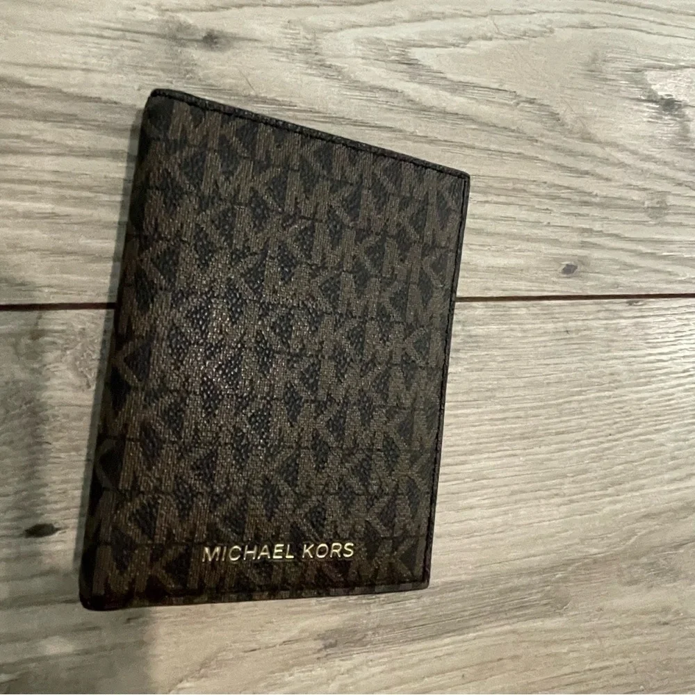 Michael Kors Monogram Key & Card Holder - Black and Brown NWOT - Picture 2 of 7